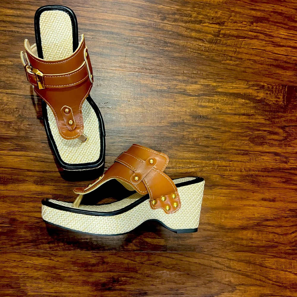 Women’s wedge shoe NEVER WORN